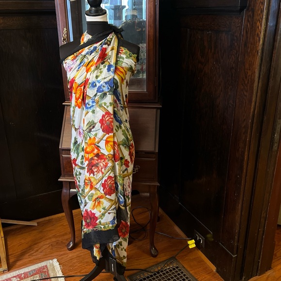 Dolce & Gabbana NWT Modal & Cashmere Blend Floral Lattice Fringed 52”x 77” Wrap. - Picture 2 of 16